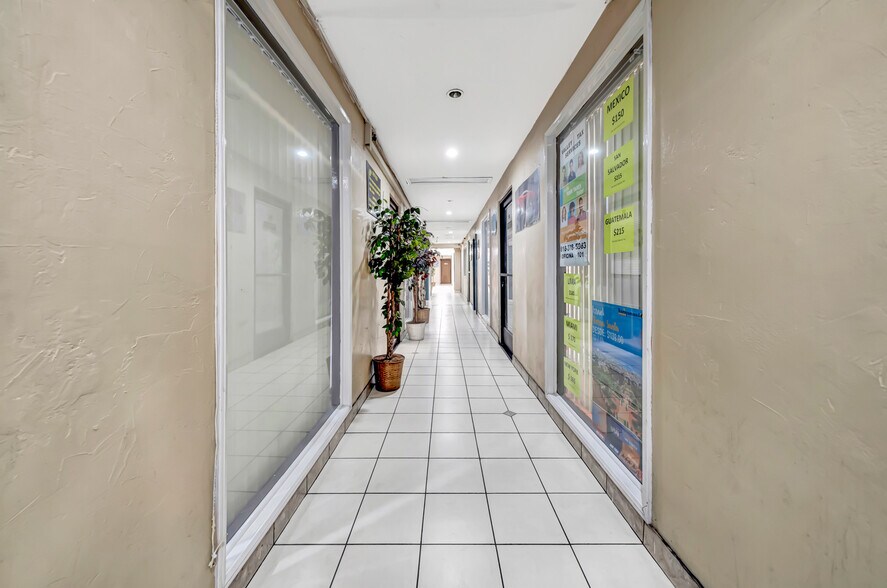 6358-6360 Van Nuys Blvd, Van Nuys, CA en alquiler - Foto del interior - Imagen 2 de 12