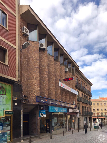 Calle Gobernador Fernández Jiménez, 4, Segovia, Segovia en alquiler - Foto del edificio - Imagen 2 de 2