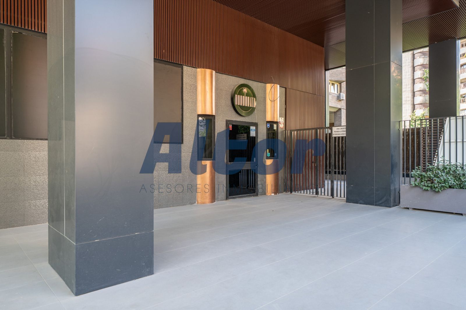 Local en Madrid, Madrid en alquiler Foto del edificio- Imagen 1 de 11