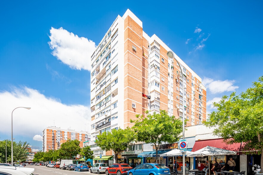 Calle de Melchor Fernández Almagro, 76, Madrid, Madrid en alquiler - Foto del edificio - Imagen 2 de 2