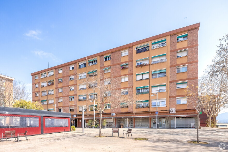 Plaça Del Poble, 12-14, Montornès del Vallès, Barcelona en venta - Foto principal - Imagen 1 de 3