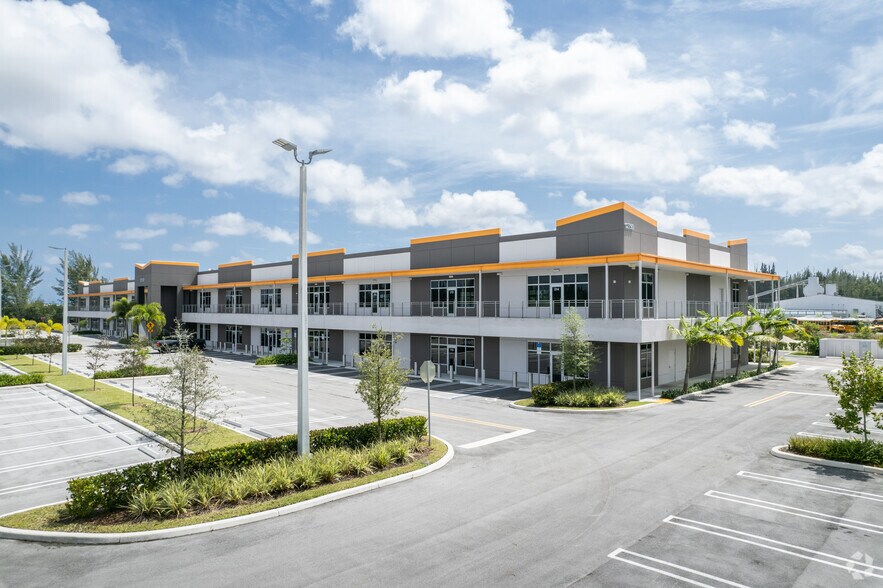 12750 NW 17th St, Miami, FL en alquiler - Foto del edificio - Imagen 2 de 8