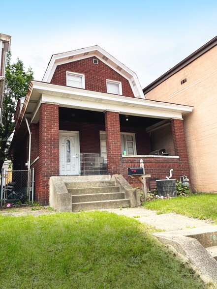 703 Broadway Ave, Mc Kees Rocks, PA en venta - Foto principal - Imagen 1 de 1