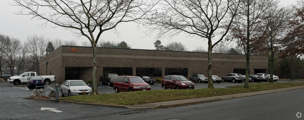 181-191 Remington Blvd, Ronkonkoma, NY en alquiler - Foto principal - Imagen 1 de 6