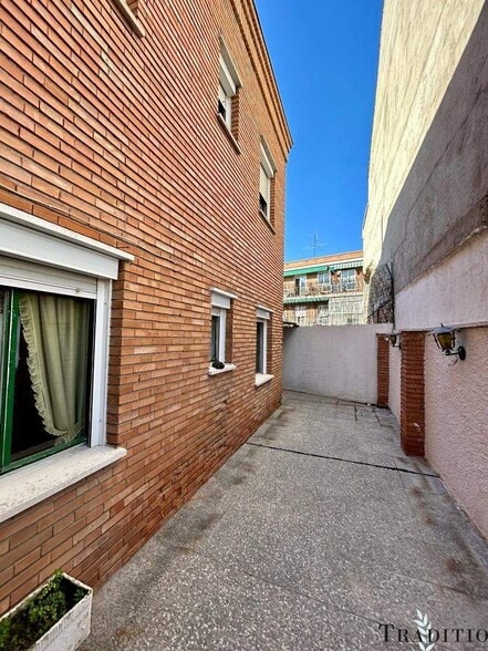 Edificio residencial en Madrid, Madrid en venta - Foto del edificio - Imagen 3 de 11