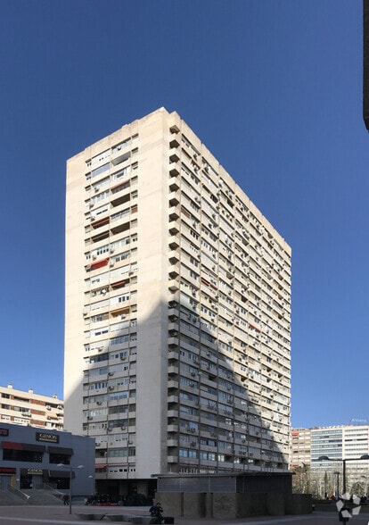 Edificio residencial en Madrid, Madrid en venta - Foto del edificio - Imagen 2 de 3