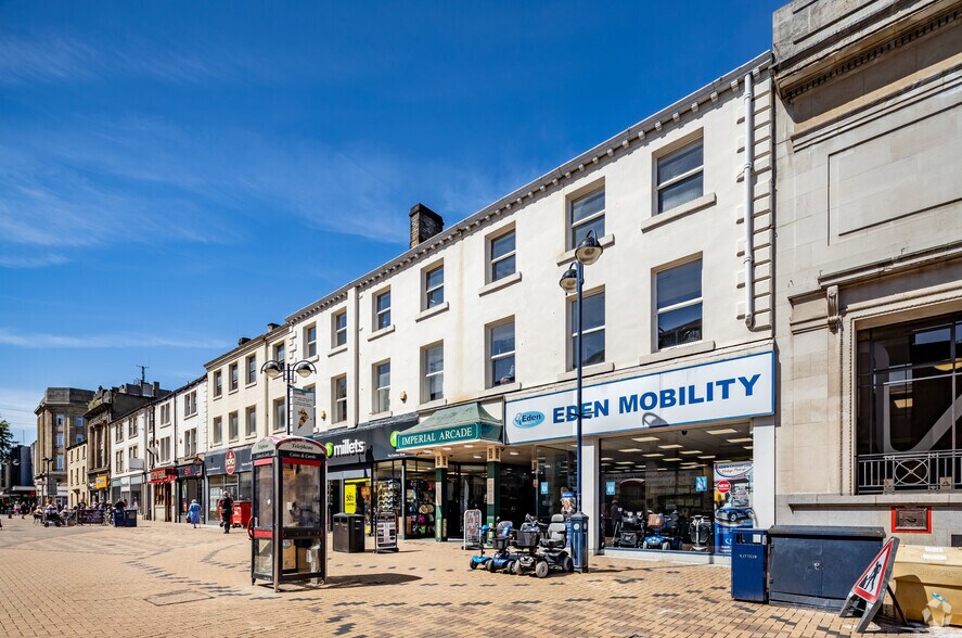 2-17 Imperial Arcade, Huddersfield en alquiler - Foto del edificio - Imagen 2 de 4