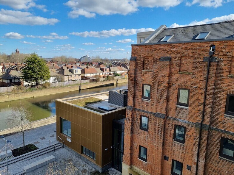 Sugar House Ln, London en alquiler - Foto del edificio - Imagen 3 de 3