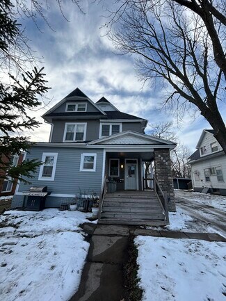 Más detalles de 1424 30th St, Des Moines, IA - Edificio residencial en venta