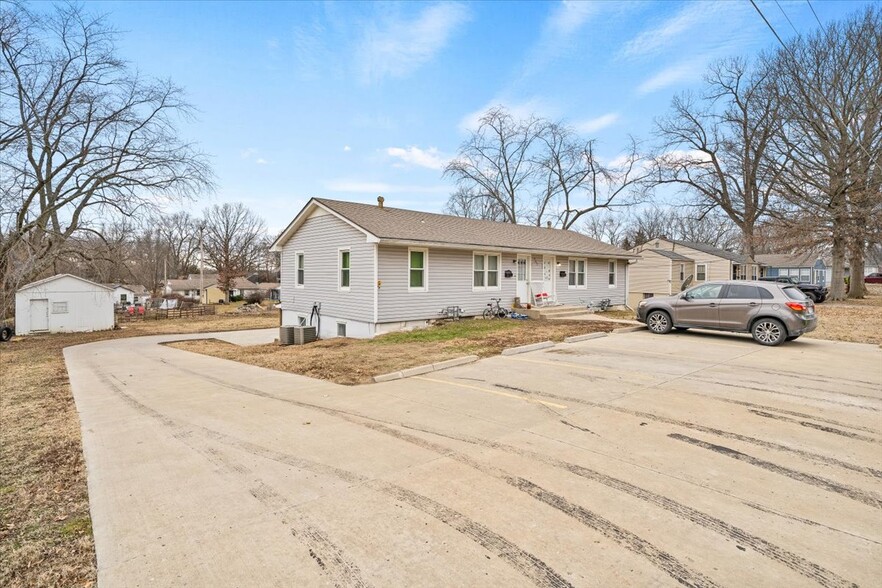 907 E Wall St, Harrisonville, MO en venta - Foto del edificio - Imagen 1 de 23