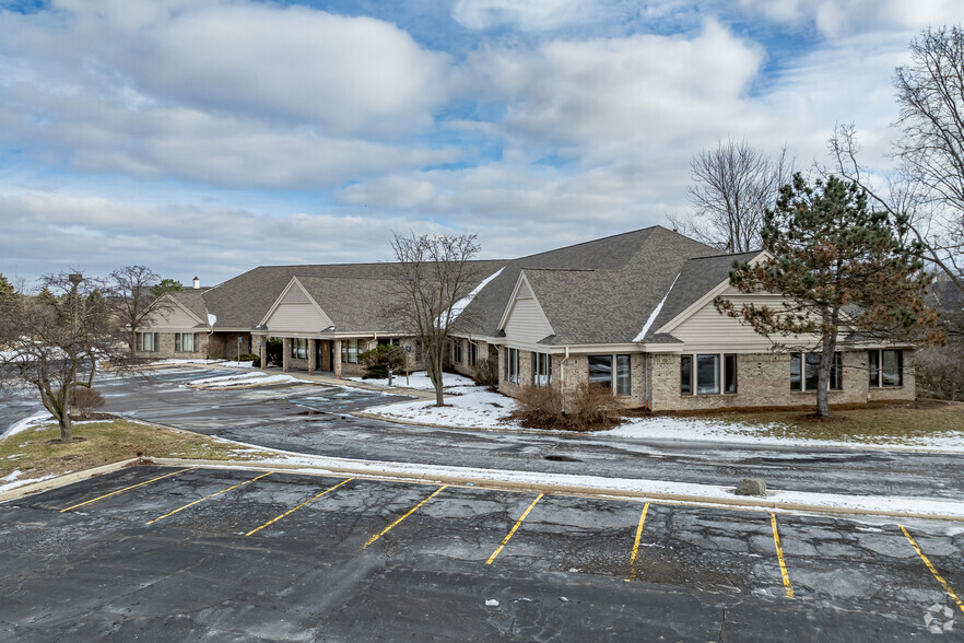 2405 Woodlake Dr, Okemos, MI en venta - Foto del edificio - Imagen 1 de 23