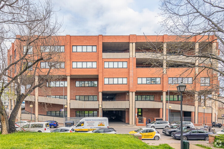 Calle San Máximo, 31, Madrid, Madrid en alquiler - Foto del edificio - Imagen 3 de 6