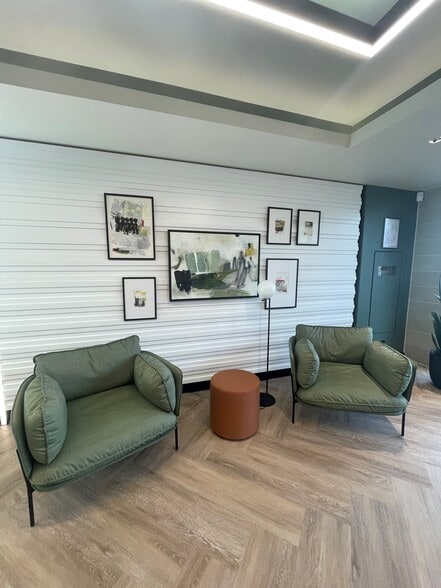 25 High St, Crawley en alquiler - Foto del interior - Imagen 2 de 11