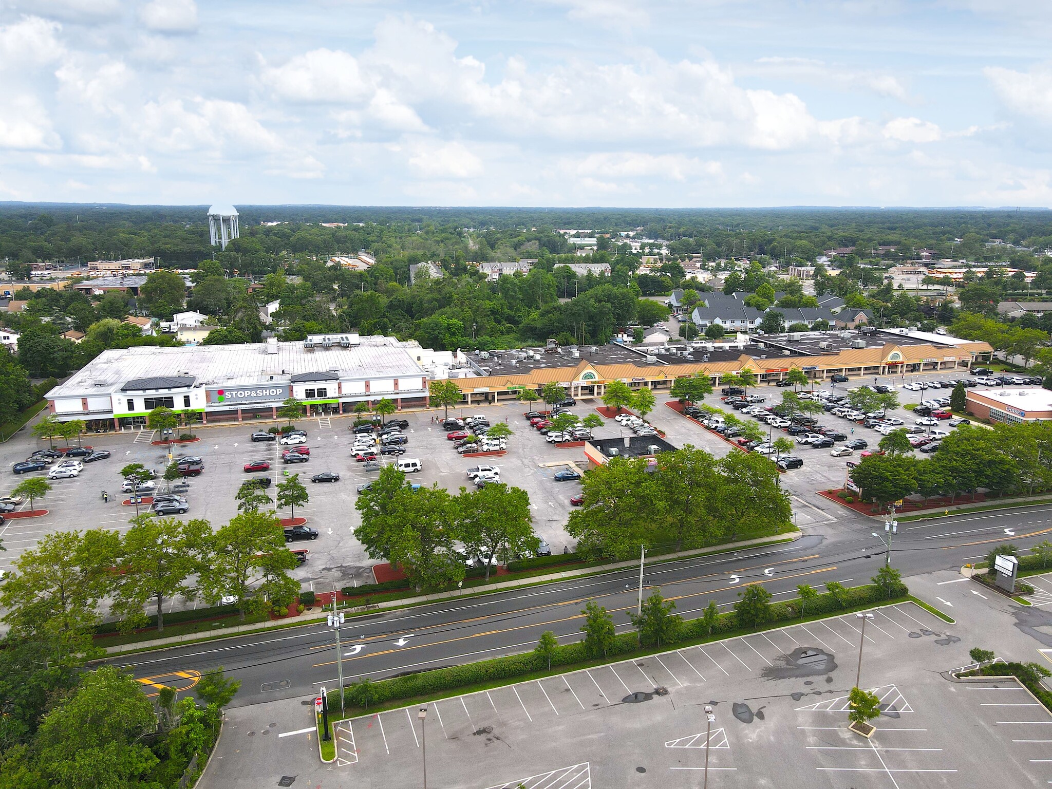 533-605 Montauk Hwy, Bay Shore, NY en alquiler Foto del edificio- Imagen 1 de 17