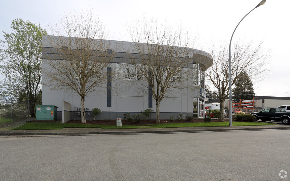 2080 Carpenter St, Abbotsford, BC en venta - Foto del edificio - Imagen 2 de 4