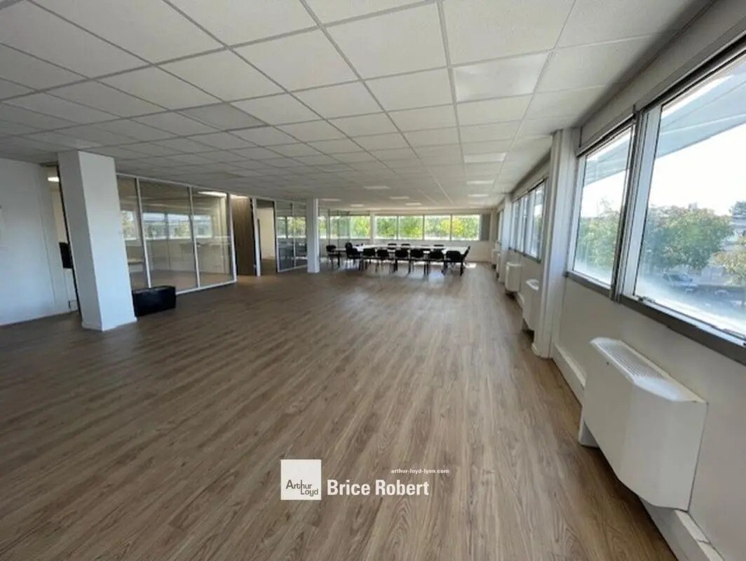 5 Rue Edison, Bron en alquiler Foto del edificio- Imagen 1 de 6