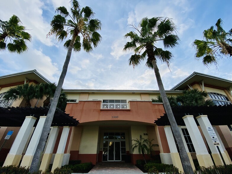 1200 University Blvd, Jupiter, FL en alquiler - Foto del edificio - Imagen 2 de 23