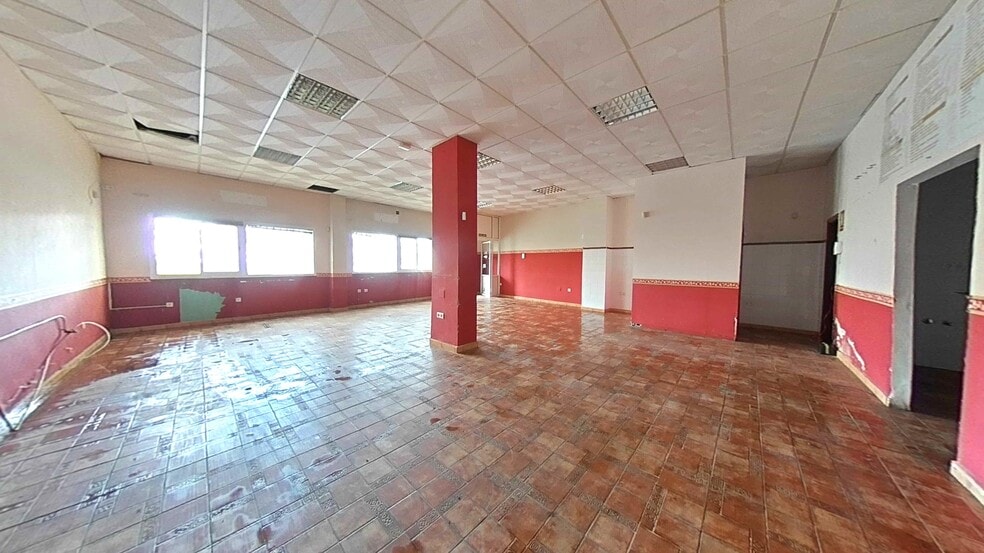 Local en Mérida en venta - Foto del interior - Imagen 3 de 35