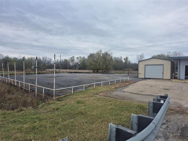 403 S Chouteau Ave, Chouteau, OK en venta - Foto del edificio - Imagen 2 de 8