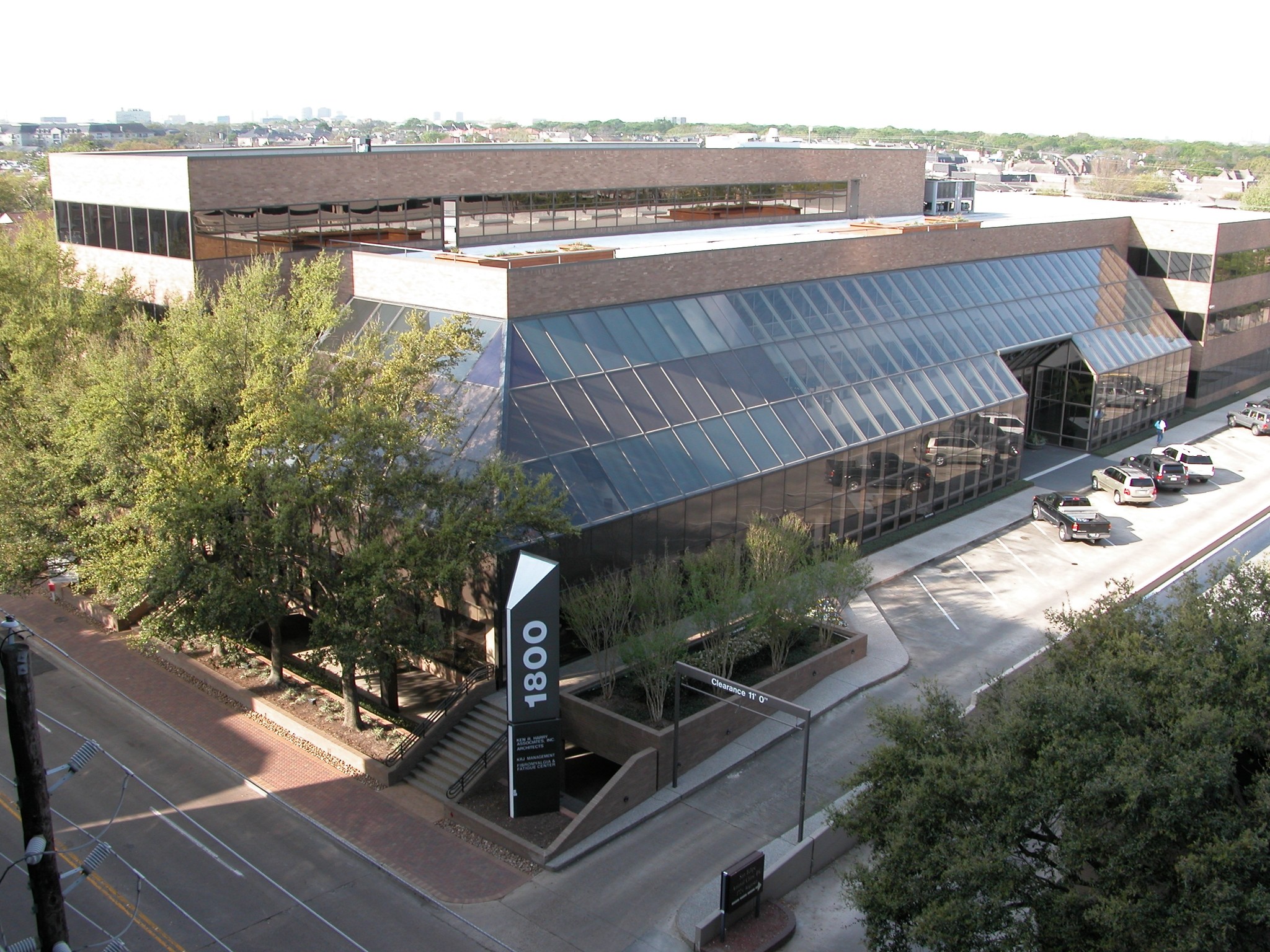 1800 Augusta Dr, Houston, TX en alquiler Foto del edificio- Imagen 1 de 4