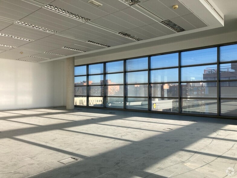 Calle de Huelva, 16, Alcobendas, Madrid en venta - Foto del edificio - Imagen 3 de 13