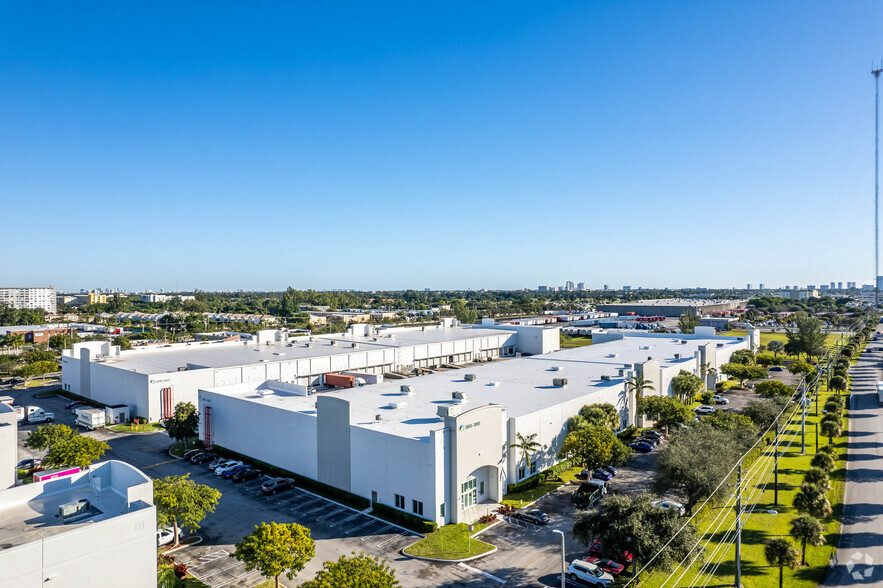 3860-3890 Pembroke Rd, Hollywood, FL en alquiler - Foto del edificio - Imagen 3 de 11