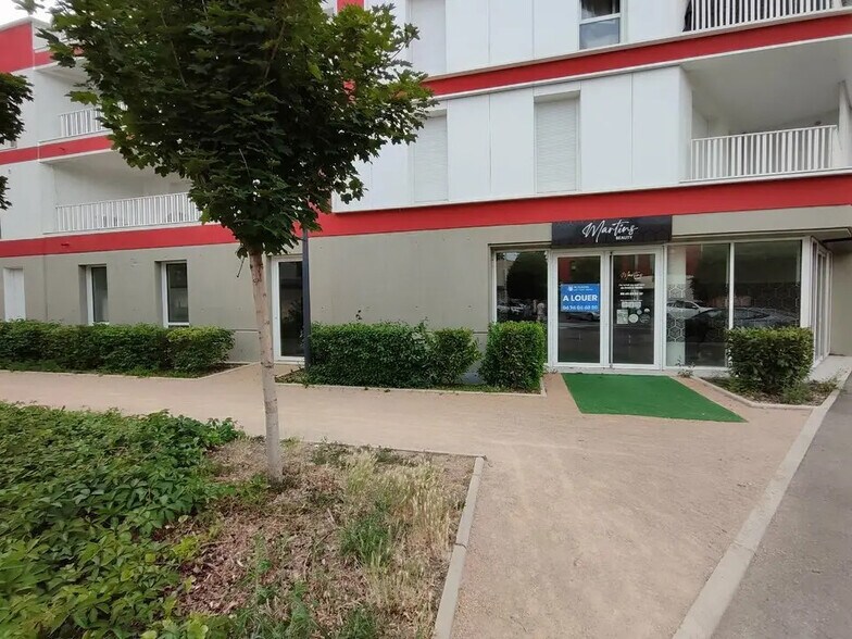 Local en La Verpillière en venta - Foto del edificio - Imagen 3 de 8