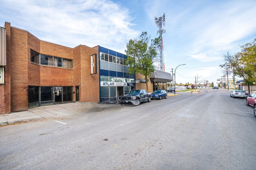 5012 50 Av, Lloydminster, AB en venta - Foto principal - Imagen 1 de 20