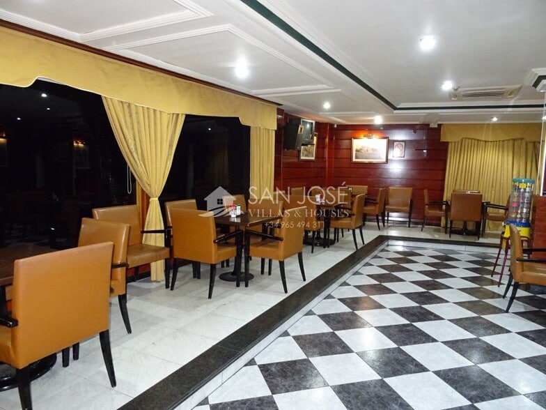 Local en Alicante en venta - Foto del edificio - Imagen 3 de 15