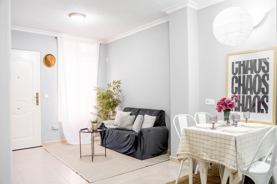 Local en Fuengirola, Málaga en venta - Foto del edificio - Imagen 1 de 21