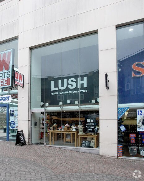 24-26 The Martletts, Crawley en alquiler - Foto del edificio - Imagen 2 de 6