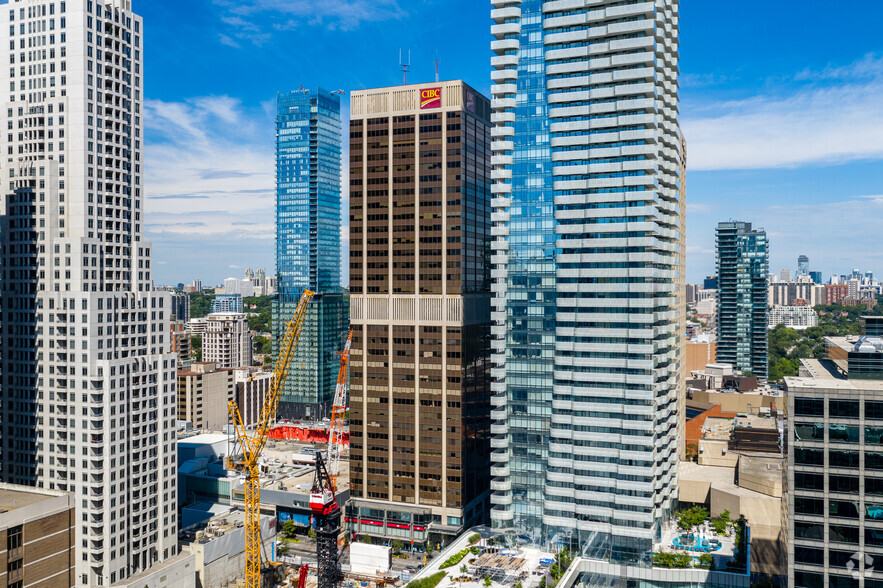 2 Bloor St W, Toronto, ON en alquiler - Foto del edificio - Imagen 1 de 6