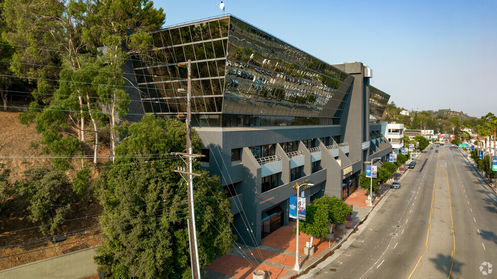 3575 Cahuenga Blvd W, Studio City, CA en alquiler - Foto del edificio - Imagen 2 de 4