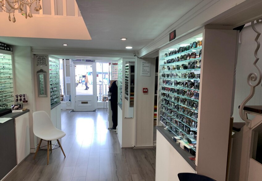 131 High St, Epsom en venta - Foto del interior - Imagen 2 de 3