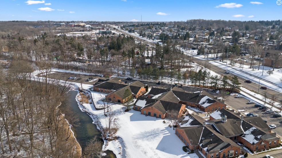 940 W Avon Rd, Rochester Hills, MI en alquiler - Foto del edificio - Imagen 2 de 12