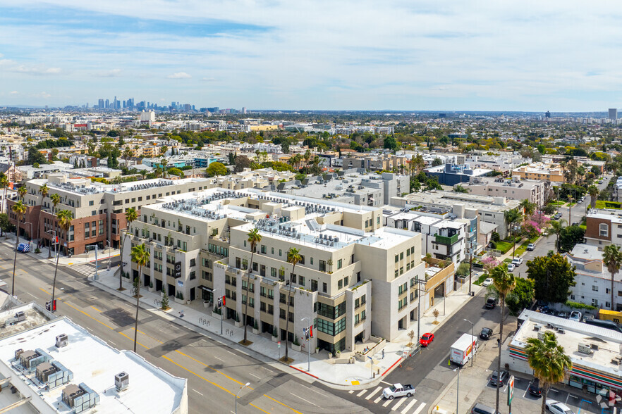 7566 W Sunset Blvd, Los Angeles, CA en alquiler - Foto del edificio - Imagen 3 de 7