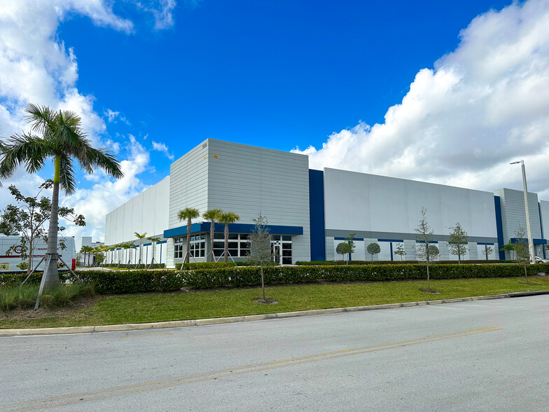 5559 NW 145th St, Opa Locka, FL en alquiler - Foto del edificio - Imagen 1 de 3