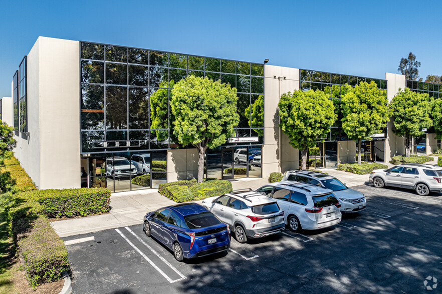 2530 E Corporate Pl, Monterey Park, CA en alquiler - Foto del edificio - Imagen 3 de 8