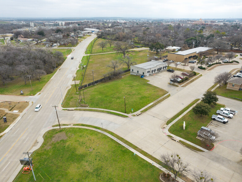 802 Office Park Cir, Lewisville, TX en venta - Foto del edificio - Imagen 2 de 6