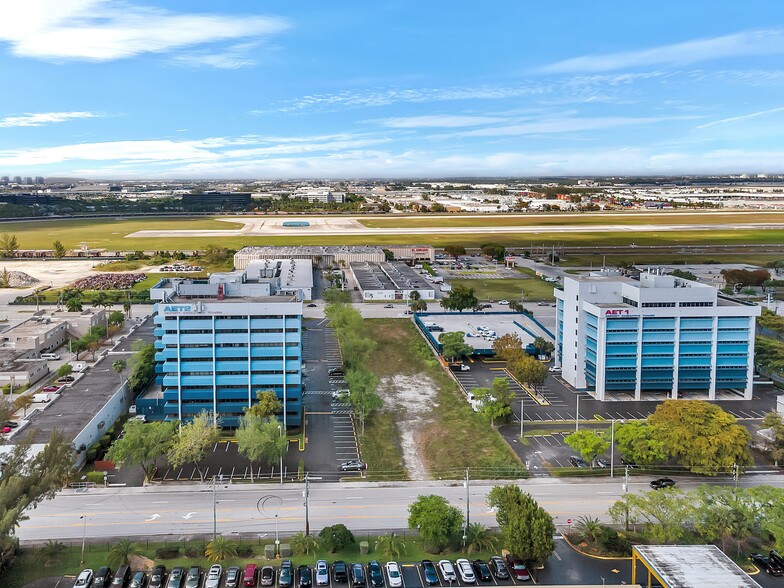 1150 NW 72nd Ave, Miami, FL en alquiler - Foto del edificio - Imagen 1 de 14