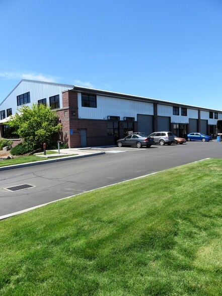 2121 SW Deerhound Ave, Redmond, OR en alquiler - Foto del edificio - Imagen 1 de 17