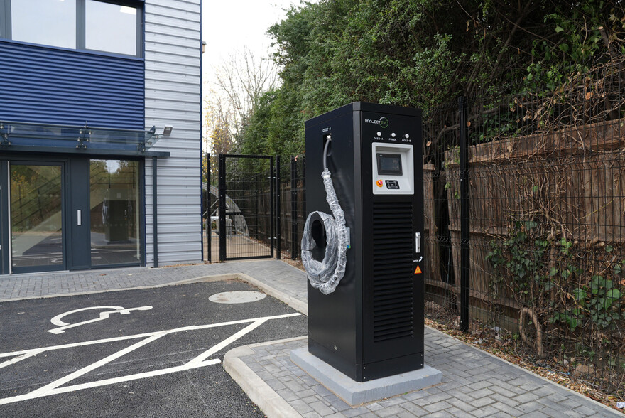 Station Approach, Waltham Cross en alquiler - Foto del edificio - Imagen 3 de 4