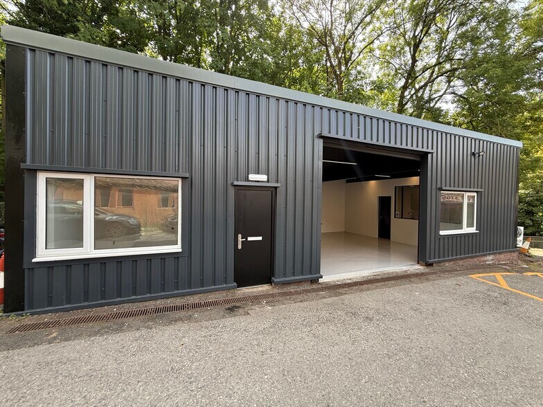 Wilmslow Rd, Wilmslow en alquiler - Foto del edificio - Imagen 1 de 5