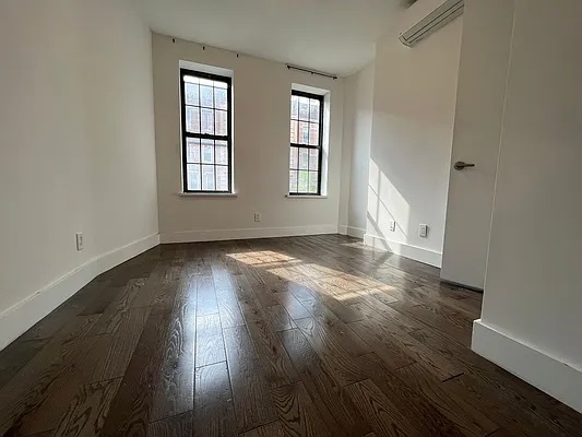 1673 Woodbine St, Ridgewood, NY en venta - Foto del edificio - Imagen 2 de 6