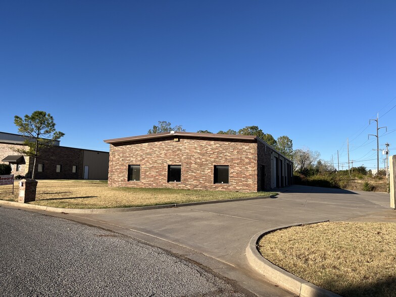 8213 Glade Ave, Oklahoma City, OK en alquiler - Foto del edificio - Imagen 2 de 8