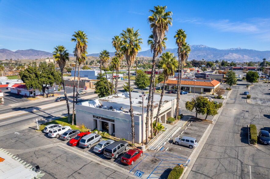 1995 E Florida Ave, Hemet, CA en venta - Foto del edificio - Imagen 2 de 6