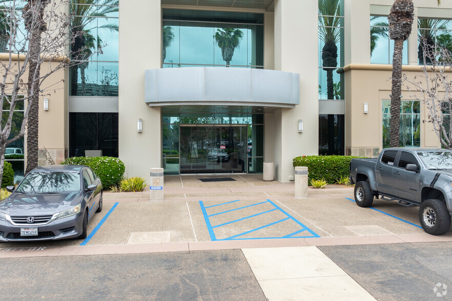 9112 Spectrum Center Blvd, San Diego, CA en venta - Foto del edificio - Imagen 2 de 6