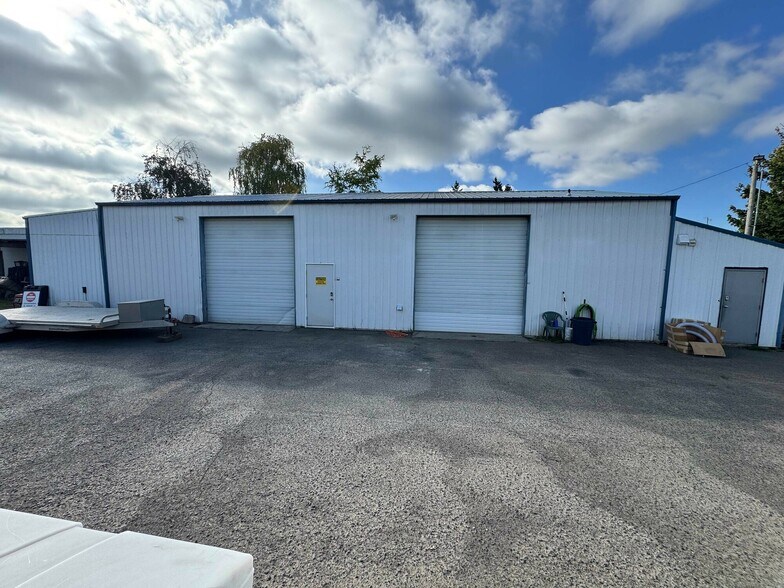 Office & Warehouse Portfolio Sale cartera de 2 inmuebles en venta en LoopNet.es - Foto del edificio - Imagen 2 de 9