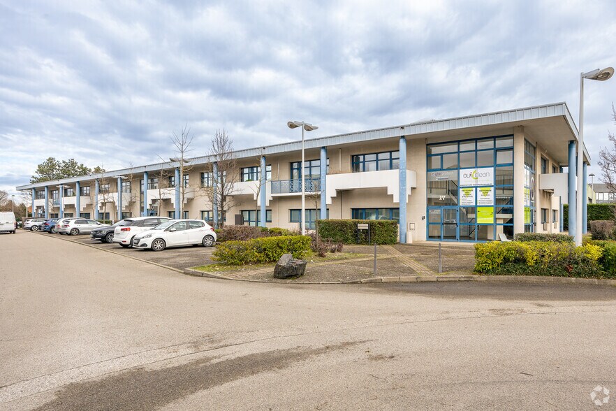 13-17 Allée Des Ginkgos, Bron en alquiler - Foto principal - Imagen 1 de 3