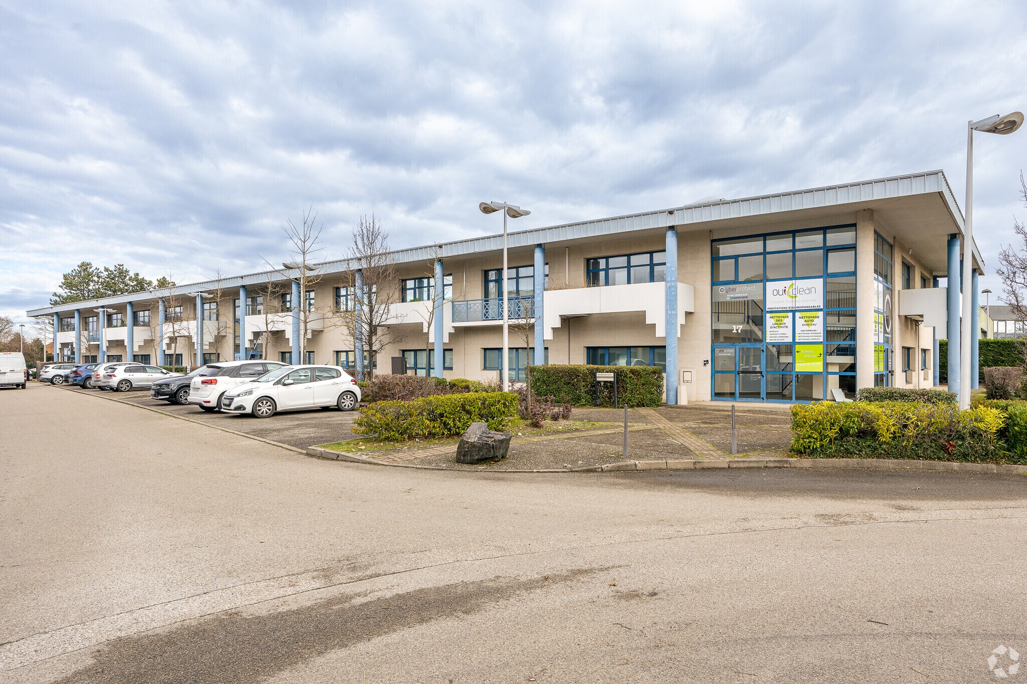 13-17 Allée Des Ginkgos, Bron en alquiler Foto principal- Imagen 1 de 4